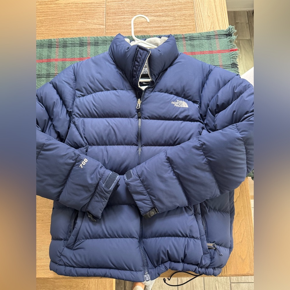 The North Face Women's Nuptse 700 down fill - Picture 3 of 6